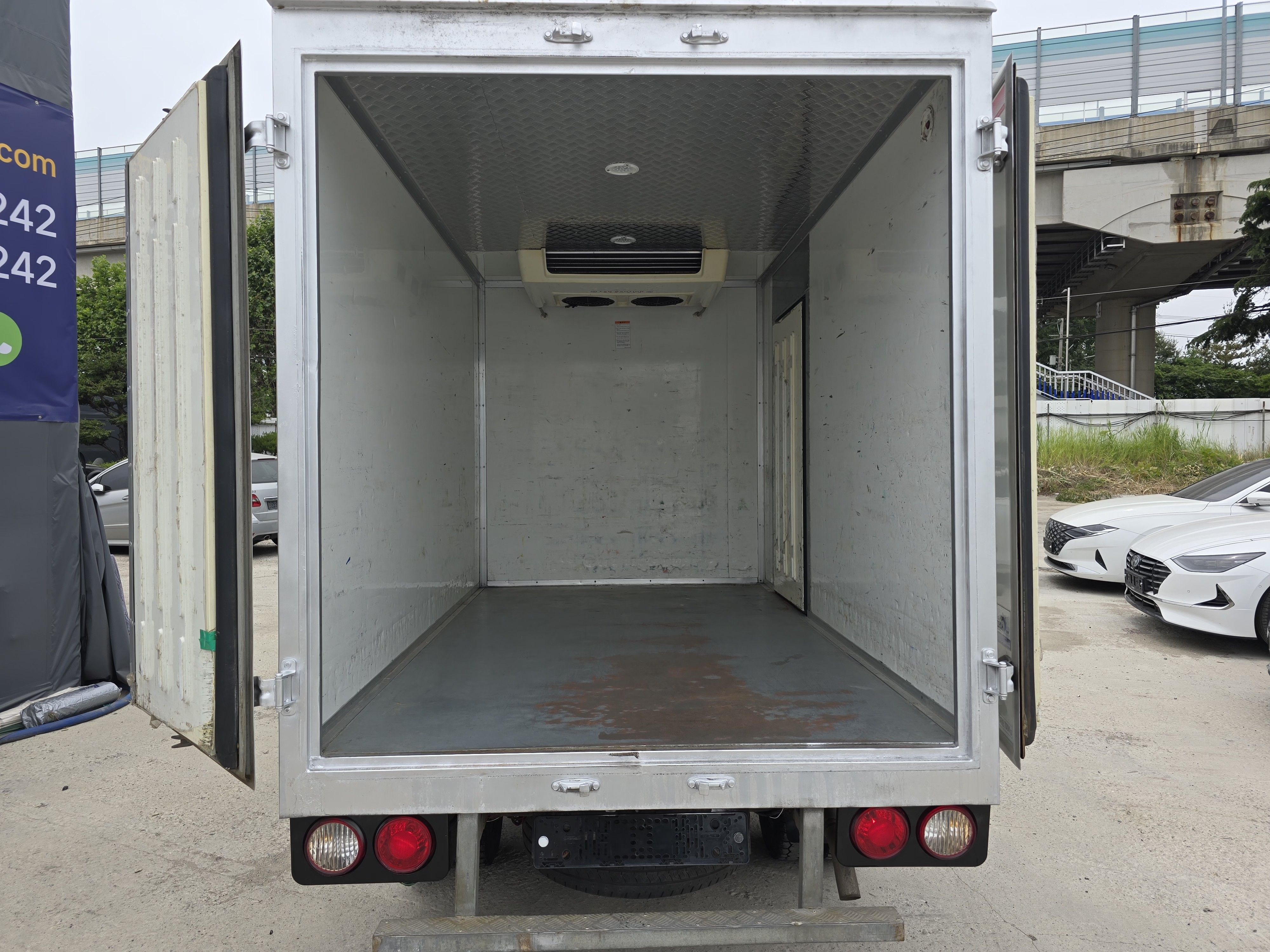 USED KIA BONGO FREEZER VAN TRUCK