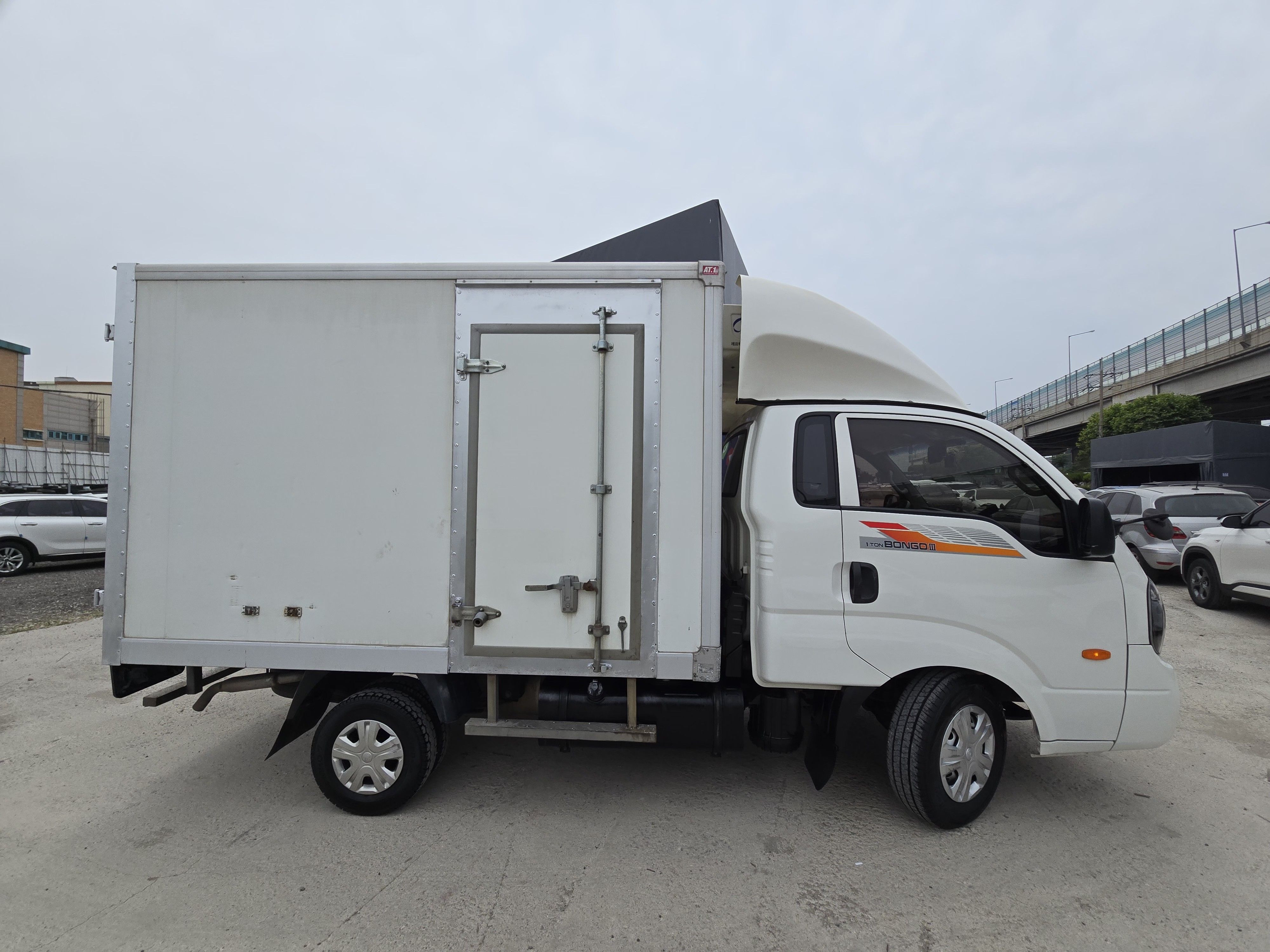 USED KIA BONGO FREEZER VAN TRUCK